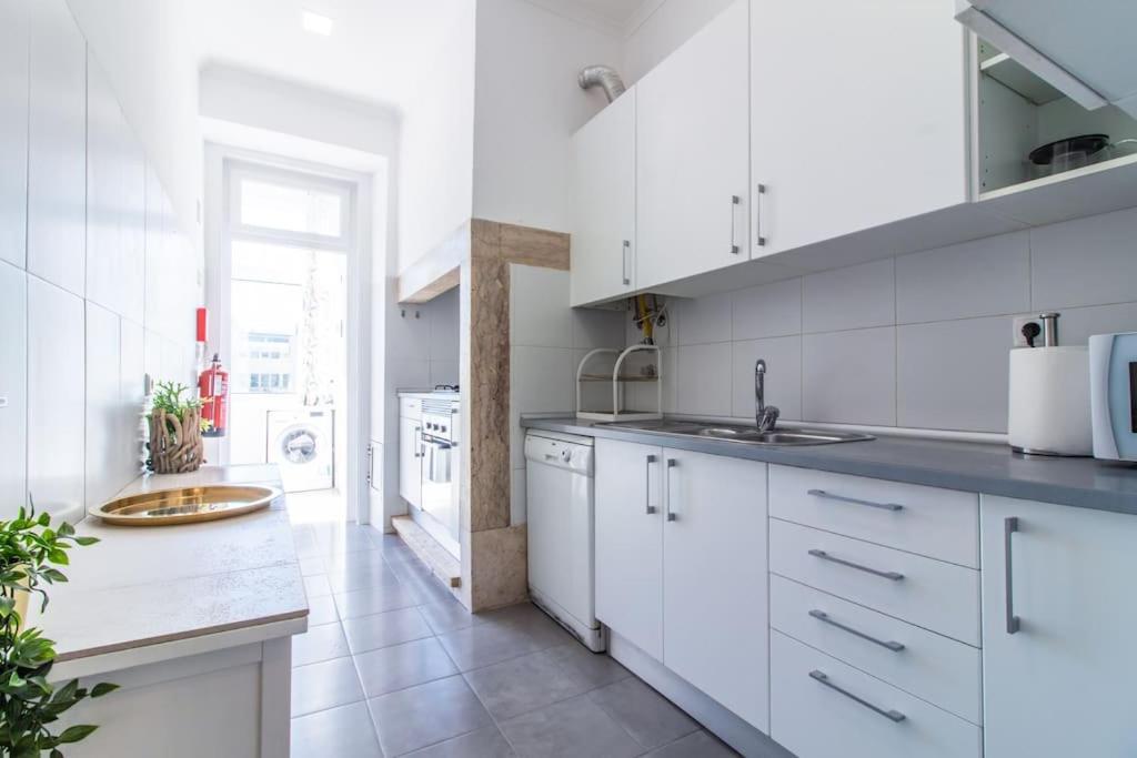 Downtown 7 Bedroom Apartment - Liberdade リスボン エクステリア 写真